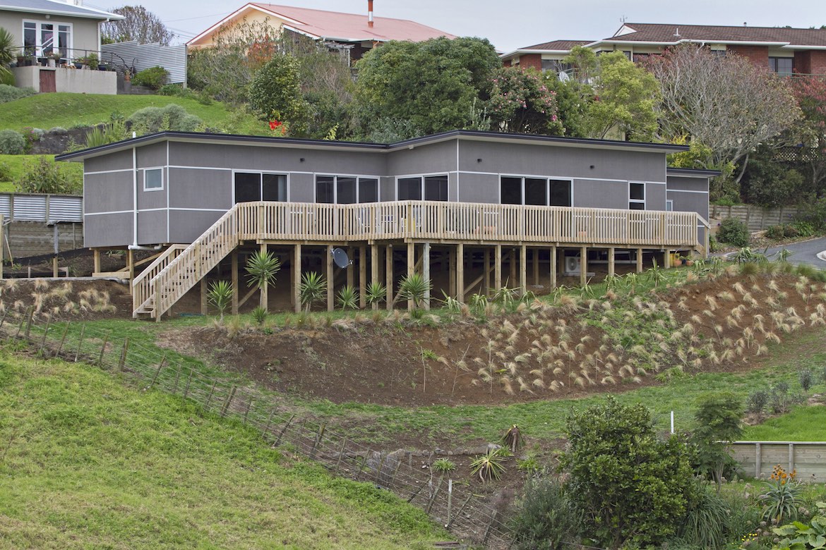 Bayly Rd, New Plymouth - gold award house build medal