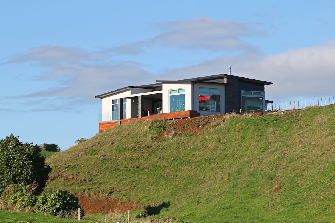 Victoria Rd, Oakura - silver award medal building award