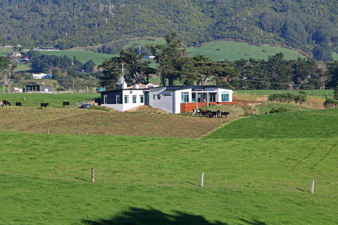 Victoria Rd, Oakura - silver award medal building award